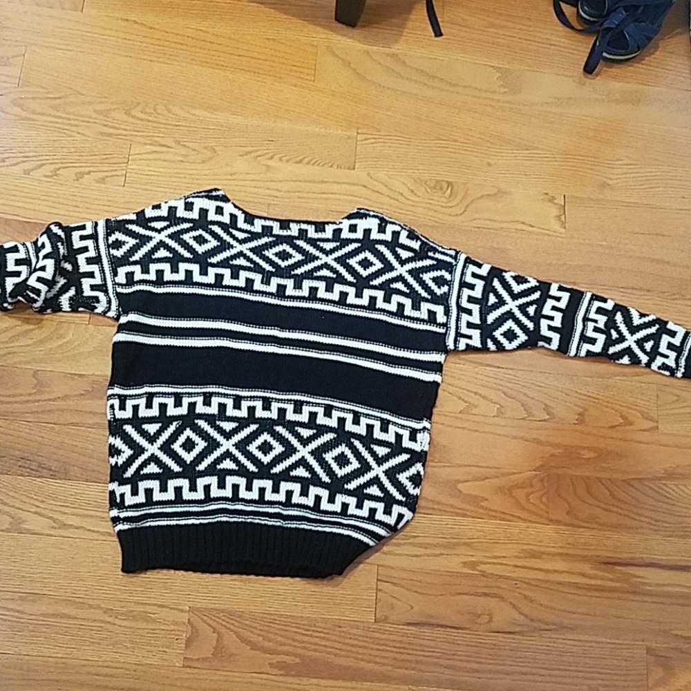 Sweater - Picture 4 of 4
